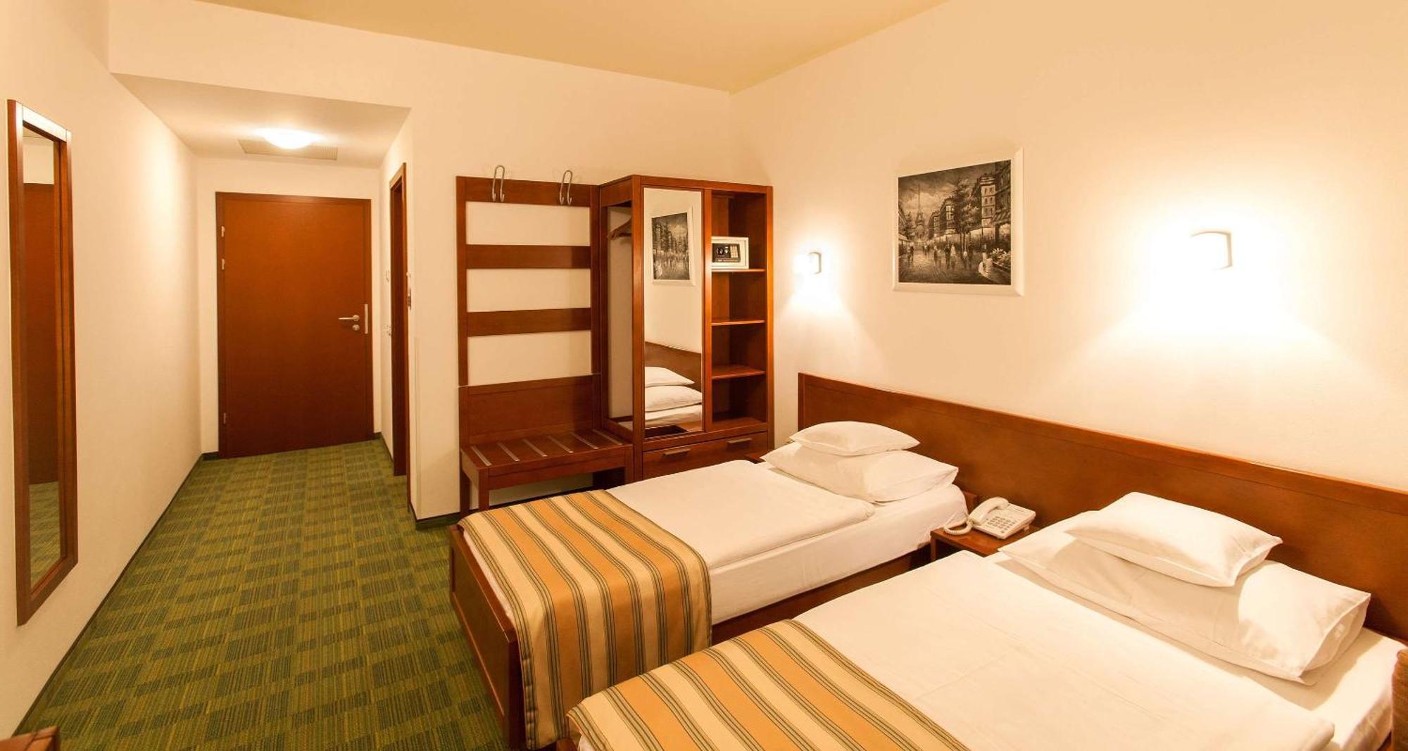 Best Western Airport Hotel Stella Velika Mlaka Zewnętrze zdjęcie